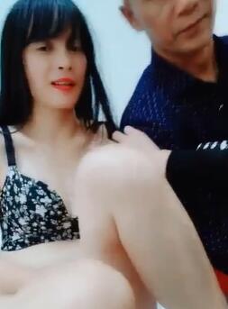 兼职学妹约会大叔录个视频