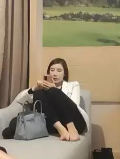 抖音网红极品外围皮肤白皙
