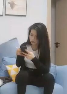 花臂纹身萌妹子双飞