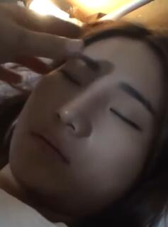 摄影师下药迷晕试镜少女,三人轮番上场